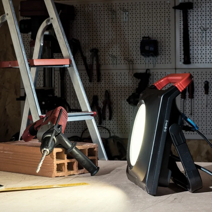 Projecteur travail 80W + 8m de cable