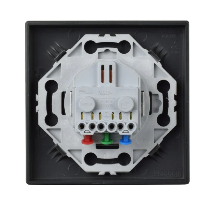 Prise 2P+T + plaque finition