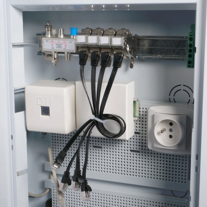 Coffret de Communication TEL/TV WIFI/ADSL avec 4 connecteurs RJ45 + Arrive fibre optique - GRADE2 NALTO