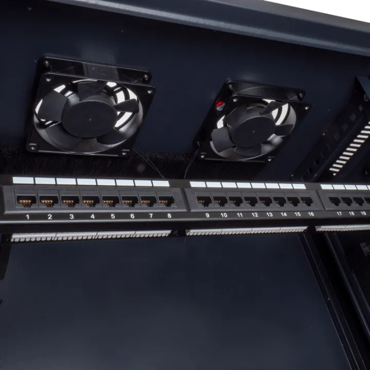 Baie de brassage 19 pouces avec 24 connecteurs RJ45 + porte en verre avec serrure à clé - OHMTEC