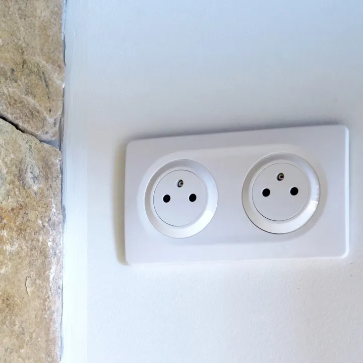 OHMTEC Epure Prise 2P+T 16A Affleurante Blanc 