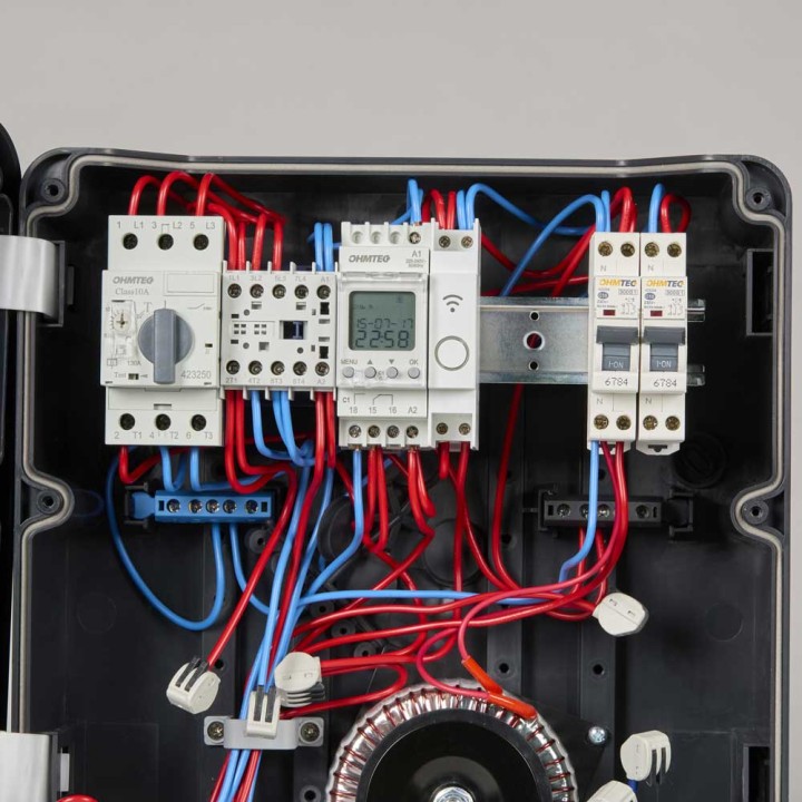 Coffret piscine pour filtration connecté + éclairage + traitement de l'eauNALTO