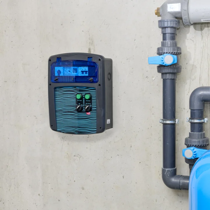 Coffret piscine pour filtration + éclairage + traitement de l'eau + pompe à chaleur NALTO