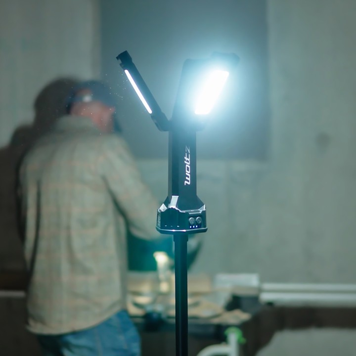 Projecteur de chantier LED rechargeable sur trépied 94/183cm 70W WOLTZ