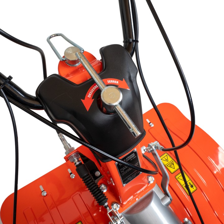 Motoculteur motobineuse thermique essence 8CV - 223cc à engrenages + 8 fraises + 2 roues + buteur + charrue + arracheuse
